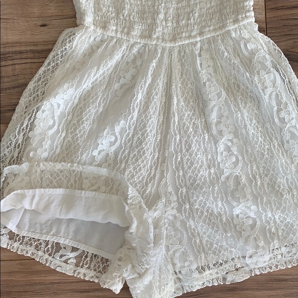 Gorgeous Laced Romper - Picture 4 of 4